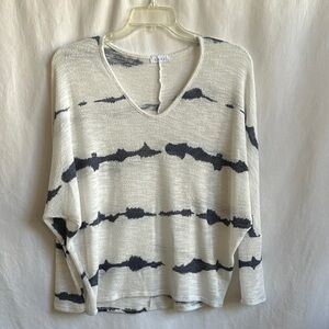 Enti cream and charcoal gray lightweight knit top, size XL
